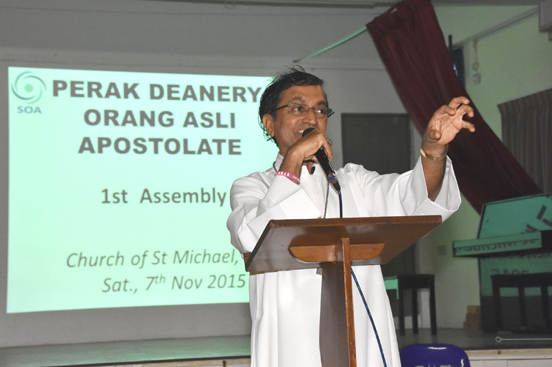 Bishop Sebastian addressing participants