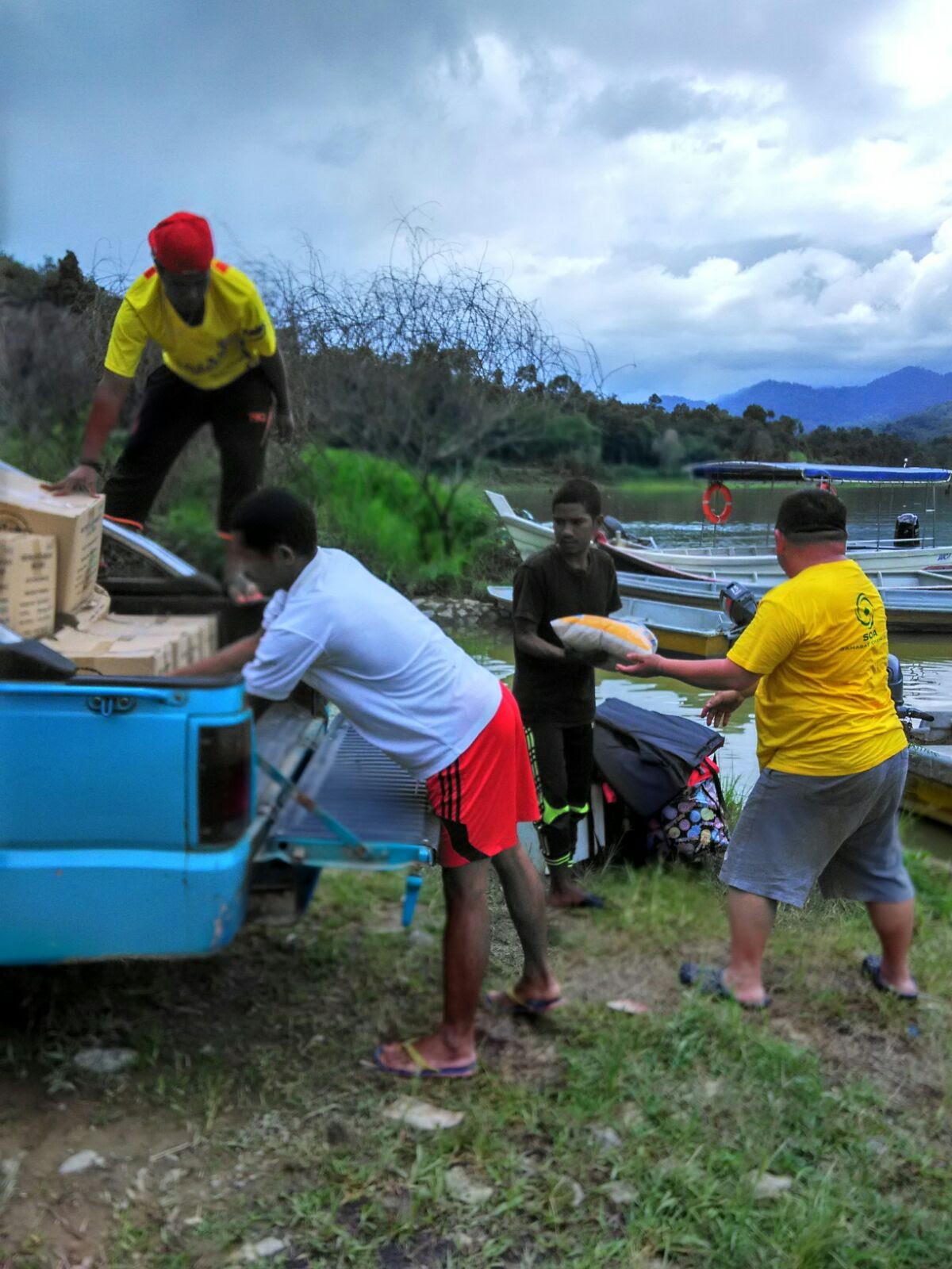 Delivery of rice for flooded orang asli village in Pos Kemar
