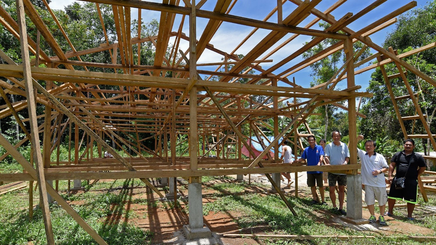 Building community hall at Pos Kemar