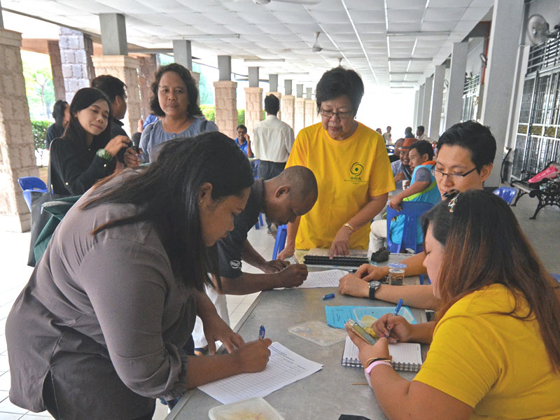 SOA members registering SOA participants