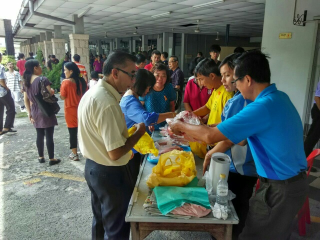 SOA team selling Kg Sekam fish