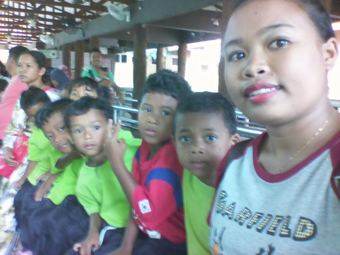 Kg Sinju teacher and children going to Taiping Zoo