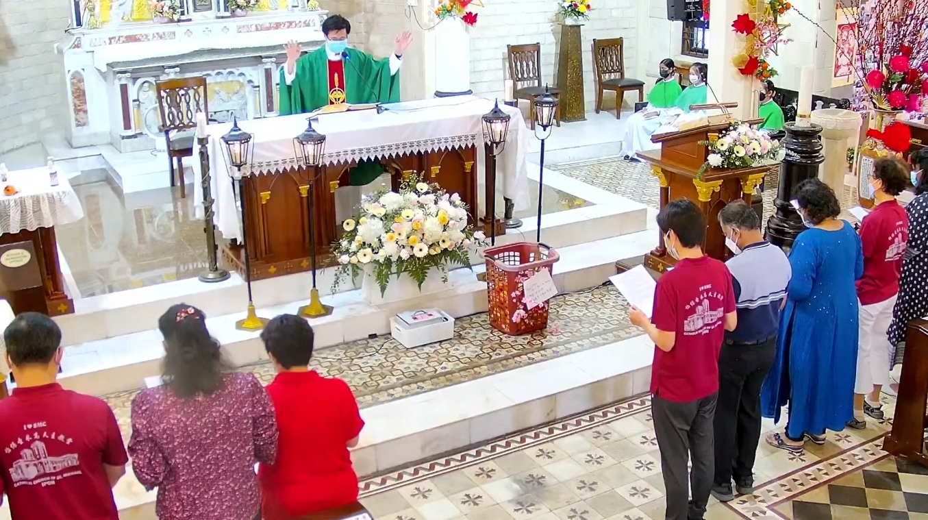 Fr ALiew blessing catechists and faith formation facilitators